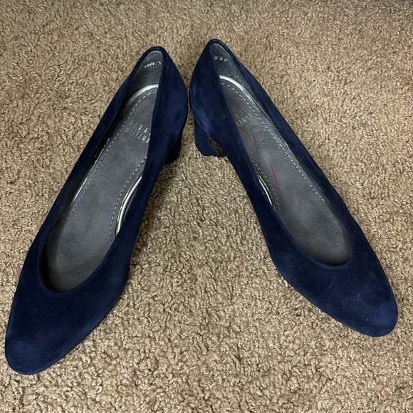 STUART WEITZMAN 50 BLOCK PUMP - Picture 3 of 5